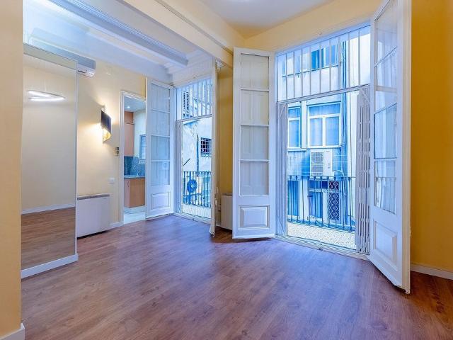 Piso en venta en ronda De la Universitat, Barcelona, de 100 m² 3 habitaciones por 649.000
