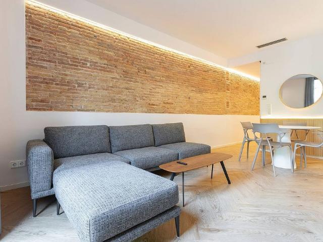 Piso en venta en ronda De Sant Antoni, Barcelona, de 56 m² 1 habitación por 420.000