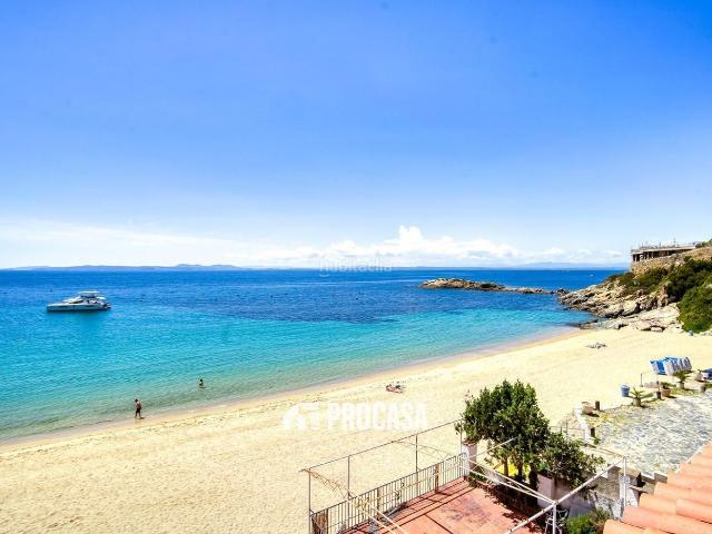 Piso en venta en Roses, Puig Rom Canyelles Almadrava Costa Brava. Apartamento reformado a 1. línea de mar con licencia turística Playa de la Almadraba, Roses. Pisos.