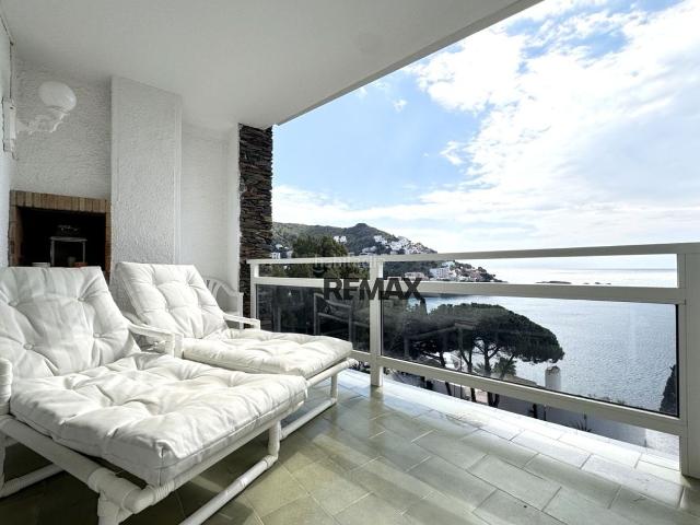 Piso en venta en Roses, Puig Rom Canyelles Almadrava Costa Brava. Apartamento con vistas al mar, terraza y parking a pocos pasos de la playa de Canyelles. Pisos.