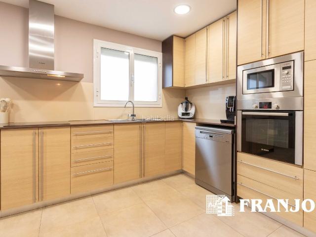 Piso en venta en Sabadell, Campoamor. VIVIENDA de 95 m2 con AMPLIO BALCÓN, totalmente REFORMADA y PÁRKING comunitario. Pisos.