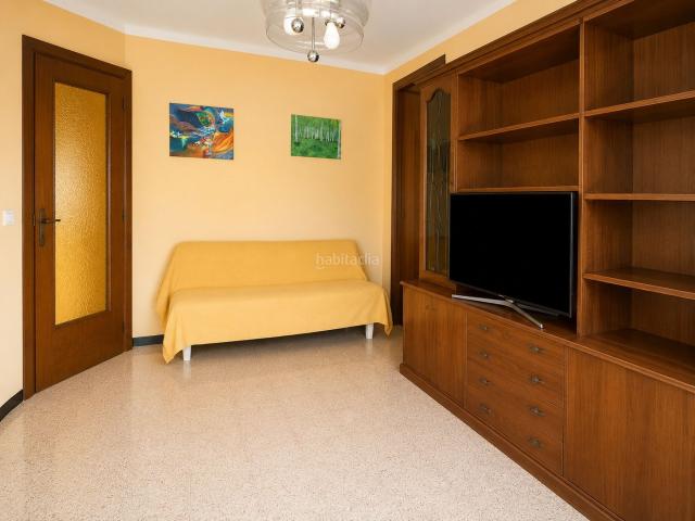Piso en venta en Sabadell, Campoamor. Muy cerca de Renfe Sabadell Sud. Pisos.
