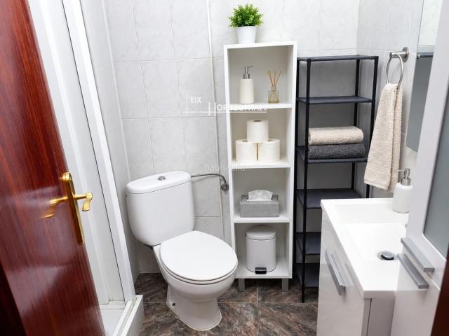 Piso en venta en Sabadell, Can Deu. Piso de 3 habitaciones en Venta en Sabadell. Pisos.
