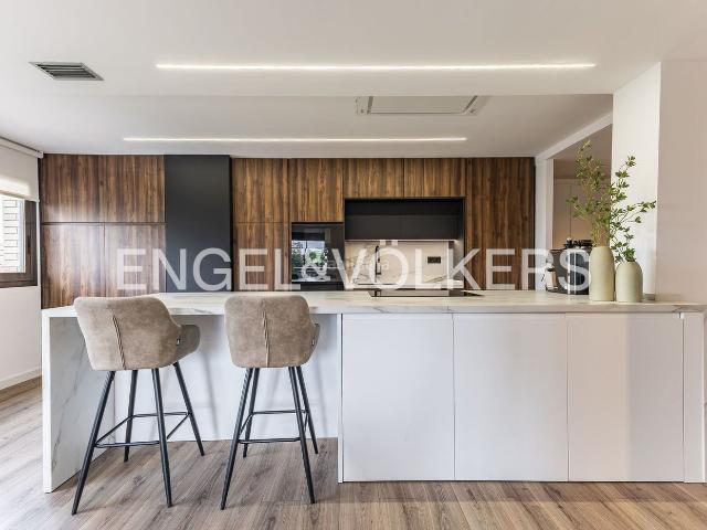 Piso en venta en Sabadell, Can Llong. Exclusivo piso de diseño con terraza, piscina y pádel. Pisos.