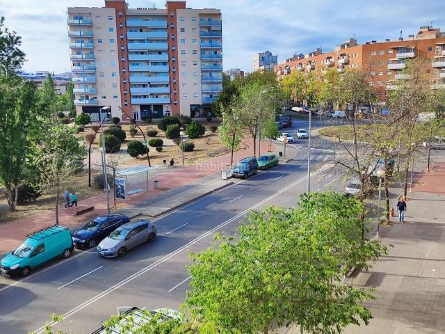 Piso en venta en Sabadell, Can Llong. PISO DE 4 DORMITORIOS 2 BAÑOS, BALCÓN, PARKING Y TRASTERO VIVIENDA VPO. Pisos.