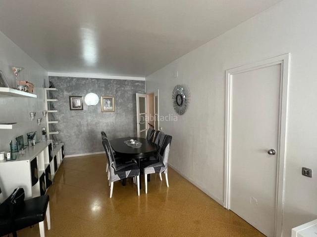 Piso en venta en Sabadell, Can Roqueta. PISO EN CAN LLOBATERAS DE TRES HABITACIONES CON PARKING. Pisos.