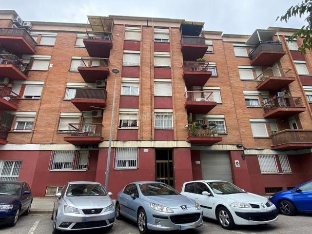 Piso en venta en Sabadell, Can Rull. Oportunidad residencial en Sabadell Norte piso con alto potencial patrimonial. Pisos.