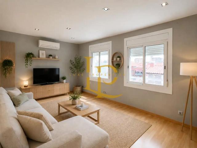 Piso en venta en Sabadell, Can Rull. AMPLIO Y LUMINOSO PISO DE TRES HABITACIONES EN SABADELL. Pisos.