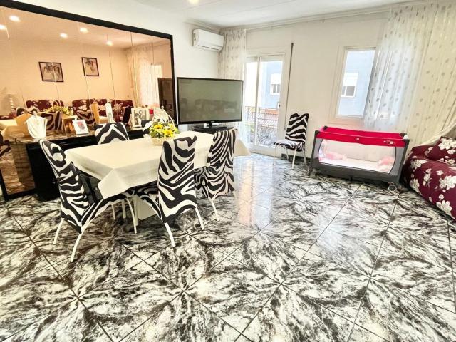 Piso en venta en Sabadell, Can Rull. Amplio y Luminoso Piso en Can Rull, Sabadell por solo 329.000. Pisos.