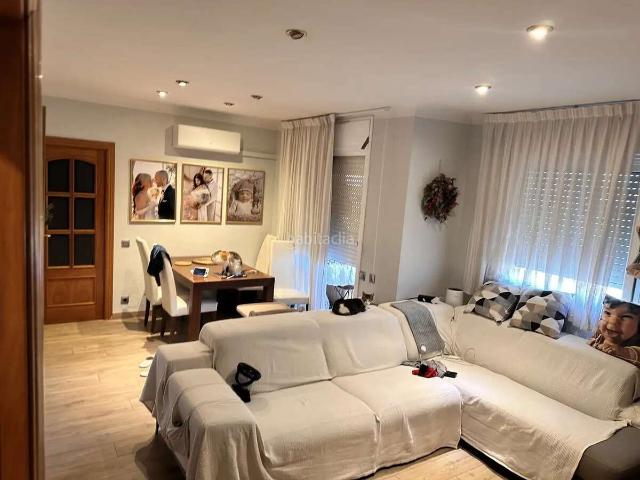 Piso en venta en Sabadell, Can Rull. Amplio piso de 4 habitaciones con ascensor y reforma reciente en Sabadell. Pisos.