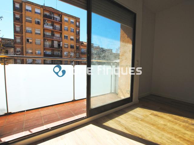 Piso en venta en Sabadell, Can Rull. Ione Finques Ofrece. Pisos.