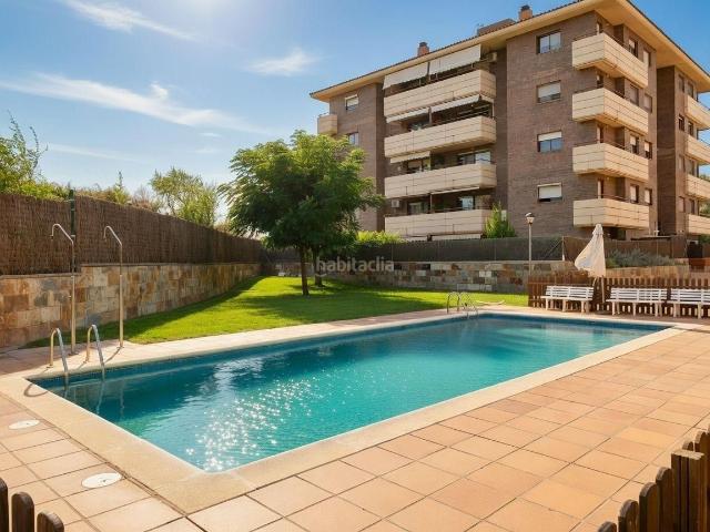 Piso en venta en Sabadell, Castellarnau. PISO DE 4 DORMITORIOS 2 BAÑOS BALCON 2 PLAZAS DE PARKING TRASTERO PISCINA COMUNITARIA. Pisos.