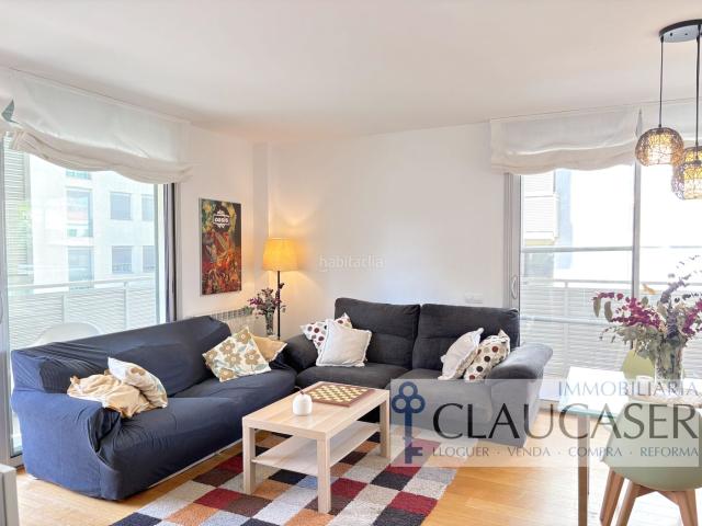 Piso en venta en Sabadell, Centre. AMPLIO PISO 4 HABITACIONES! En pleno centro de Sabadell con 2 plazas de garaje y trastero. Pisos.
