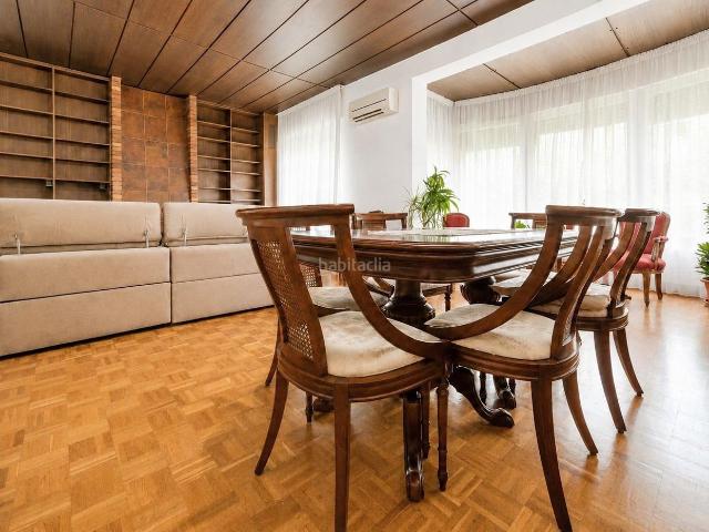 Piso en venta en Sabadell, Centre. Amplio piso de 4 hab. y plaza aparcamiento. Pisos.