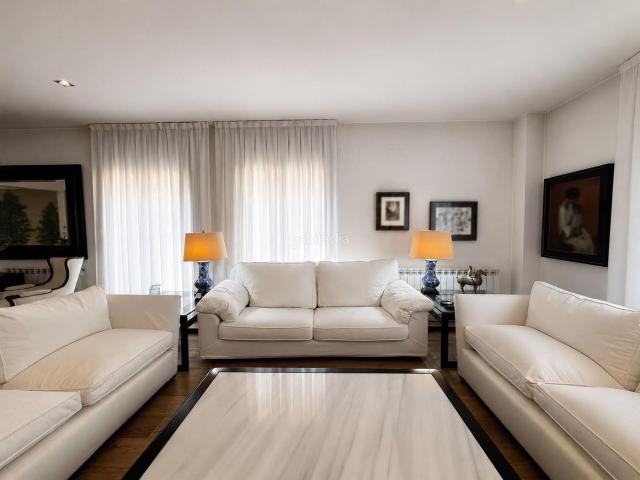 Piso en venta en Sabadell, Centre. EL VERDADERO ES TENER ESPECIO, LUZ Y UNA UBICACIÓN QUE NUNCA PASA DE MODA. Pisos.