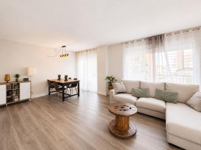Piso en venta en Sabadell, Centre. ESPECTACULAR PISO DE OBRA NUEVA 4 HABITACIONES Y PLAZA DE PARKING. Pisos.
