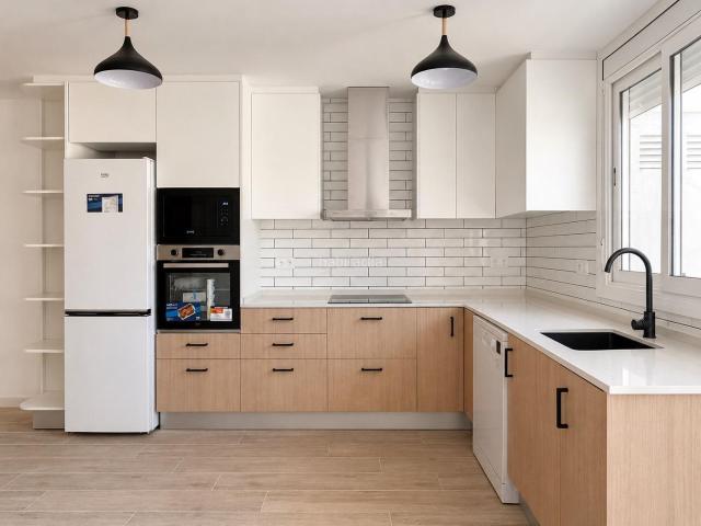 Piso en venta en Sabadell, Centre. Piso reformado a estrenar en el centro de Sabadell, con terraza y mucho encanto. Pisos.