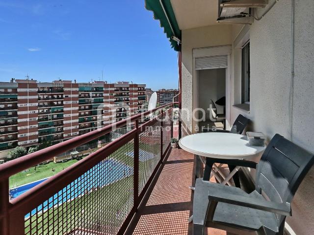 Piso en venta en Sabadell, Concòrdia. Tu nuevo hogar en el corazón de Sabadell un piso exclusivo con piscina comunitaria. Pisos.