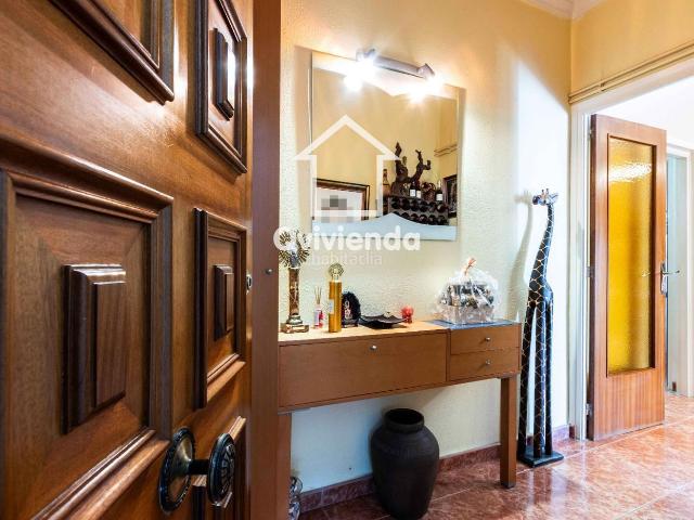 Piso en venta en Sabadell, Concòrdia. Vivienda de 4 habitaciones con balcon en La Concordia, Sabadell. Pisos.