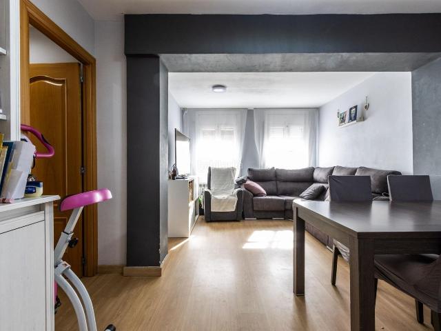 Piso en venta en Sabadell, Concòrdia. Piso de 3 habitaciones con ascensor y patio interior en la Concordia. Pisos.