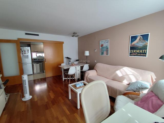 Piso en venta en Sabadell, Covadonga. Piso seminuevo de 1 habitación con ascensor, plaza de aparcamiento y trastero. Pisos.