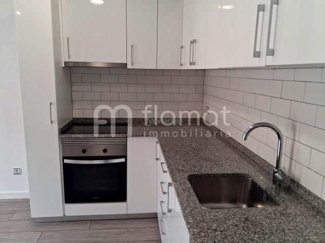 Piso en venta en Sabadell, Creu Alta. Tu nuevo hogar en el corazón de Sabadell un dúplex de ensueño en Carrer de Francesc Bellapart. Pisos.