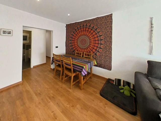 Piso en venta en Sabadell, Creu Alta. Acogedor piso de 2 hab con balcón en La Creu Alta. Pisos.