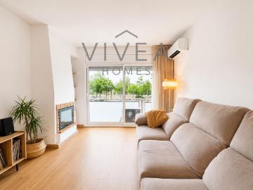 Piso en venta en Sabadell, Creu Alta. Amplio piso con terraza a tan solo 300 metros Hospital Parc Tauli, Sabadell. Pisos.