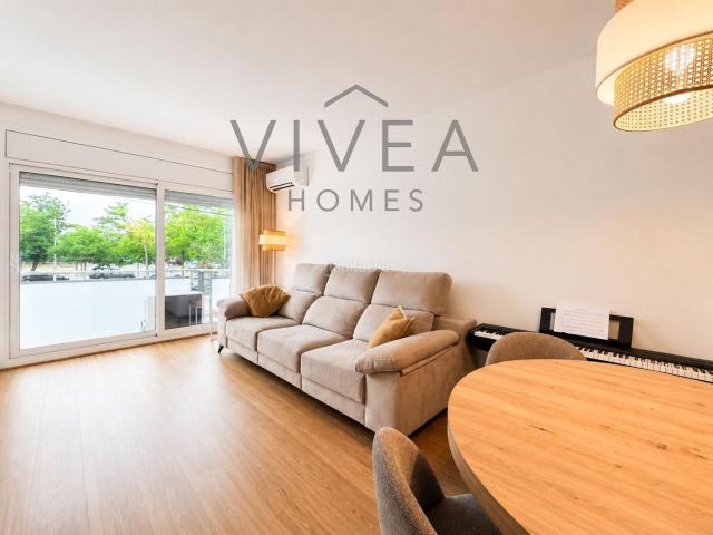 Piso en venta en Sabadell, Creu Alta. Amplio piso con terraza a tan solo 300 metros Hospital Parc Tauli, Sabadell. Pisos.