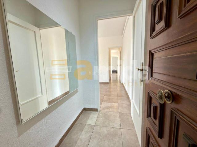 Piso en venta en Sabadell, Creu Alta. Atractivo PISO CON BALCÓN en La Creu Alta. Pisos.