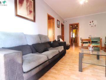 Piso en venta en Sabadell, Creu Alta. con ascensor, balcón y 3 habitaciones. Pisos.