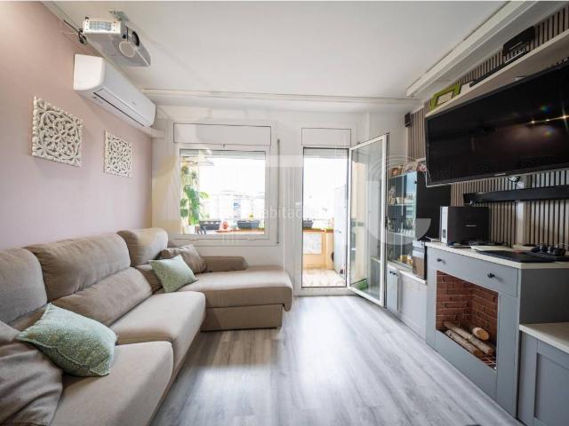 Piso en venta en Sabadell, Creu Alta. PISAZO REFORMADO EN CREU ALTA, 2 HABITACIONES SUITE, 1 ASEO, BALCÓN Y PLAZA DE PARKING OPCIONAL. Pisos.