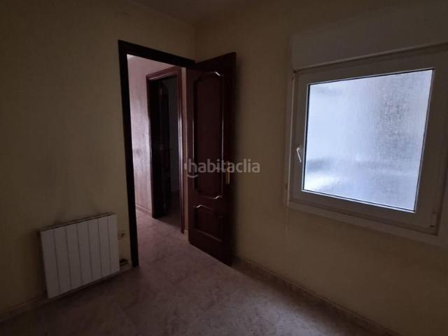 Piso en venta en Sabadell, Creu Alta. Piso de 4 habitaciones en Creu Alta con piscina comunitaria. Pisos.