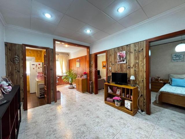 Piso en venta en Sabadell, Creu Alta. PISO EN CREU ALTA PARA ENTRAR A VIVIR. Pisos.