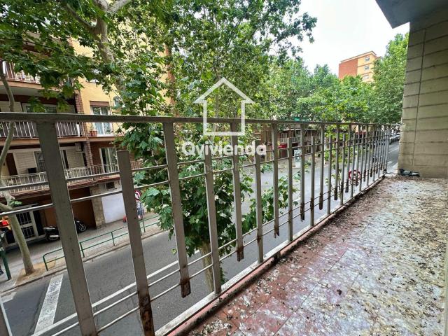 Piso en venta en Sabadell, Creu Alta. Piso en venta de 4 hab con balcón en la Creu Alta, Sabadell. Pisos.