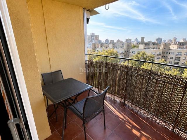 Piso en venta en Sabadell, Creu Alta. Piso reformado de 3 dormitorios, exterior y con terraza en La Creu Alta. Pisos.
