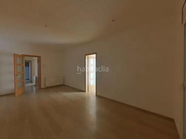 Piso en venta en Sabadell, Creu Alta. Sabadell Barcelona. EN RENTABILIDAD se vende alquilado, no se puede visitar ni hipotecar. Pisos.