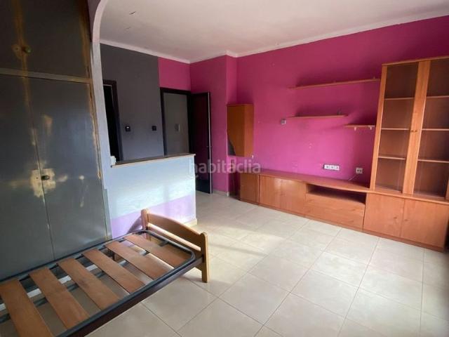 Piso en venta en Sabadell, Creu de Barberà. Este apartamento usado de 3 quartos e 1 casa de banho em Sabadell oferece uma localização privilegiada com excelente conectividade. Pisos.