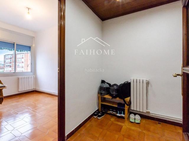 Piso en venta en Sabadell, Creu de Barberà. Piso de 4 habitaciones con balcón y ascensor en Creu de Barberà. Pisos.