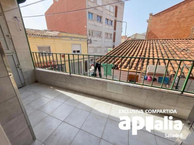 Piso en venta en Sabadell, Creu de Barberà. PISO ESQUINERO EN LA CREU DE BARBERÀ!. Pisos.