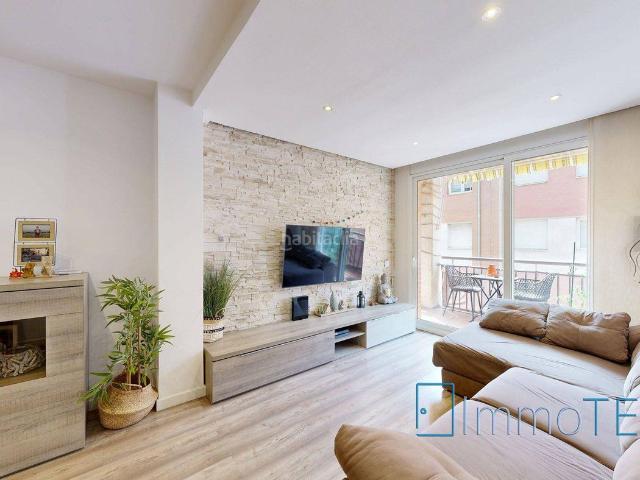 Piso en venta en Sabadell, Creu de Barberà. PISO REFORMADO TOTALMENTE EXTERIOR. Pisos.