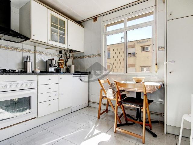 Piso en venta en Sabadell, Creu de Barberà. PISO TODO EXTERIOR SOLEADO ORIENTADO A SUR. Pisos.