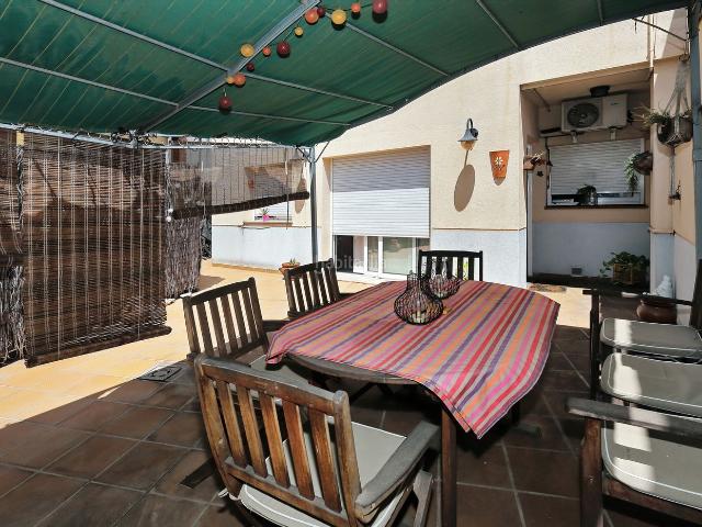 Piso en venta en Sabadell, Creu de Barberà. PLANTA BAJA CON PARKING, TIPO CASITA. Pisos.