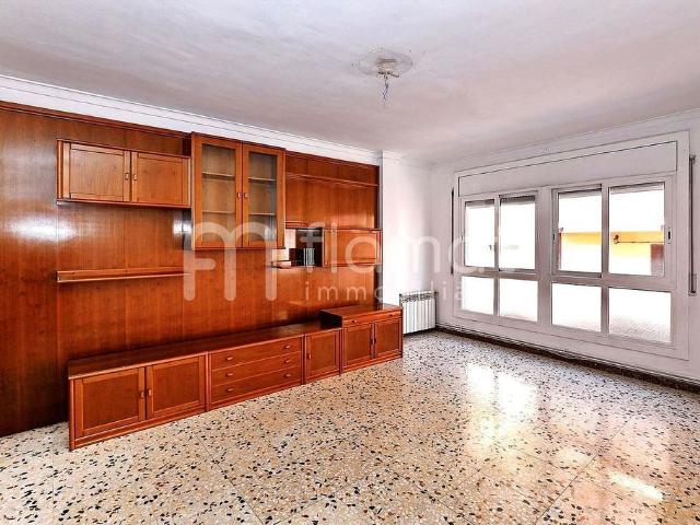 Piso en venta en plaza Llibertat, Sabadell, de 85 m² 4 habitaciones por 227.000