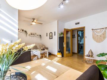 Piso en venta en Sabadell, Eixample. PISO REFORMADO CON BALCON, ASCENSOR Y PARKING. Pisos.