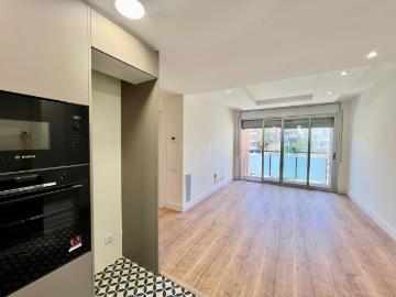Piso en venta en Sabadell, Gràcia. PISO DE 2 DORMITORIOS 1 BAÑO BALCÓN GRANDE PARKING TRASTERO PISCINA COMUNITARIA. Pisos.