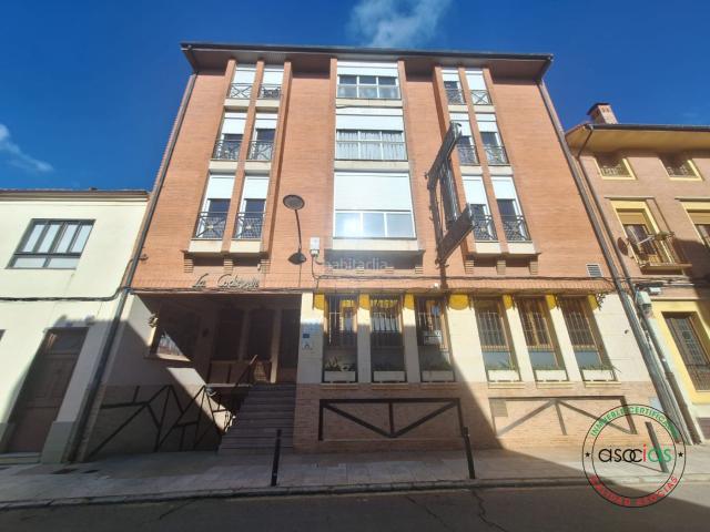 Piso en venta en Sahagún. Tu nuevo hogar te espera en Sahagún amplio piso con 4 habitaciones. Pisos.