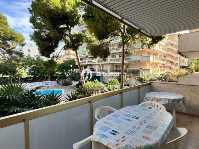Piso en venta en Salou, Mar i Camp Platja dels Capellans Costa Dorada. Apartamento con terraza y piscina en el Edificio Arquus V de Salou. Pisos.