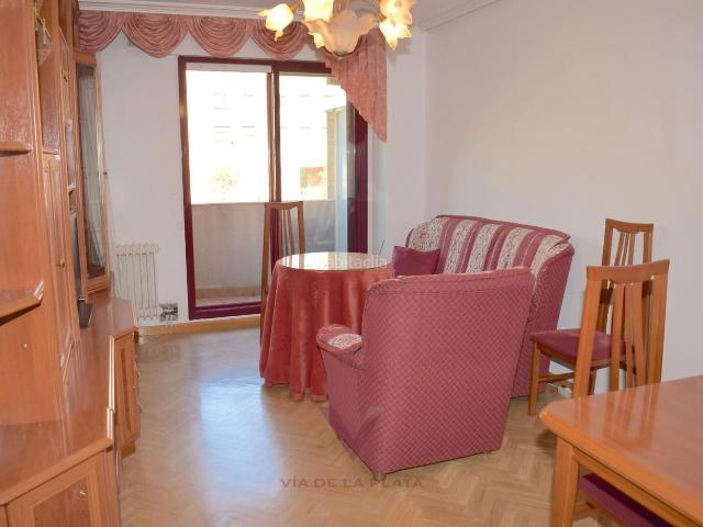 Piso en venta en Salamanca, Barrio Blanco. Piso en venta en Plaza Francisco Botello Moraes adaptado para personas con movilidad reducida Vía de la Plata Inmobiliaria. Pisos.