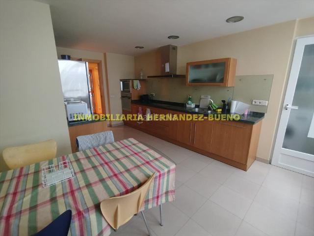 Piso en venta en Salamanca, Centro. PISAZO! en pleno centro de Salamanca, a escasos metros de la Plaza Mayor un lugar privilegiado!Se distribuye en amplio hall de e. Pisos.